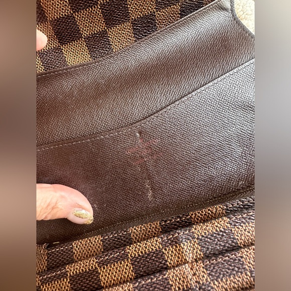 Guaranteed Authentic Louis Vuitton Damier Ebene Coated Canvas Josephine Wallet - Picture 8 of 11